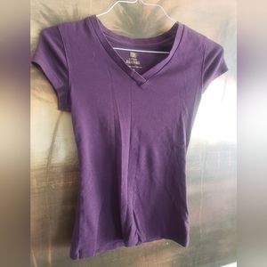 V-neck t-shirt
